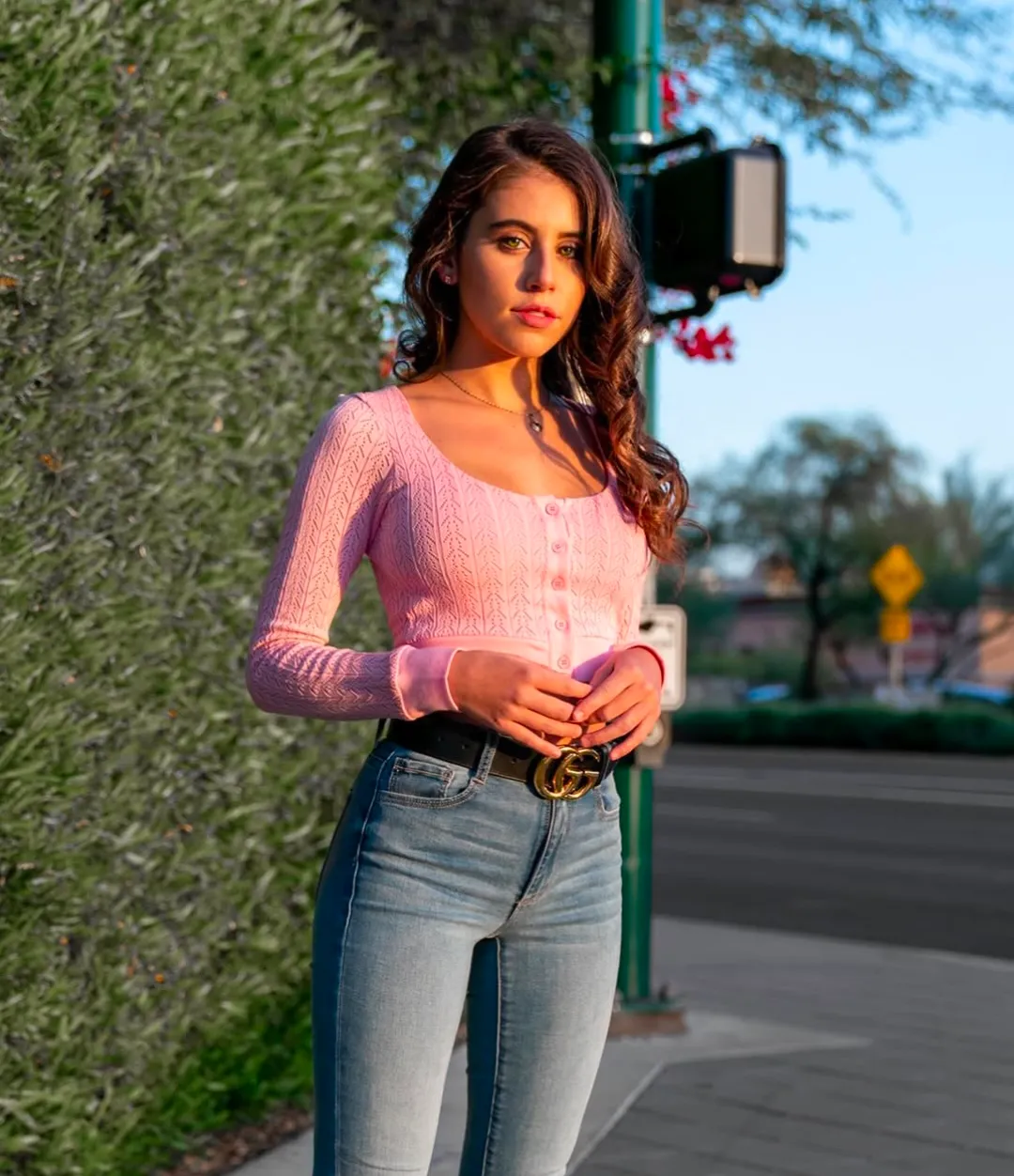 Violet Brandani, pink long-sleeve top and jeans outdoor